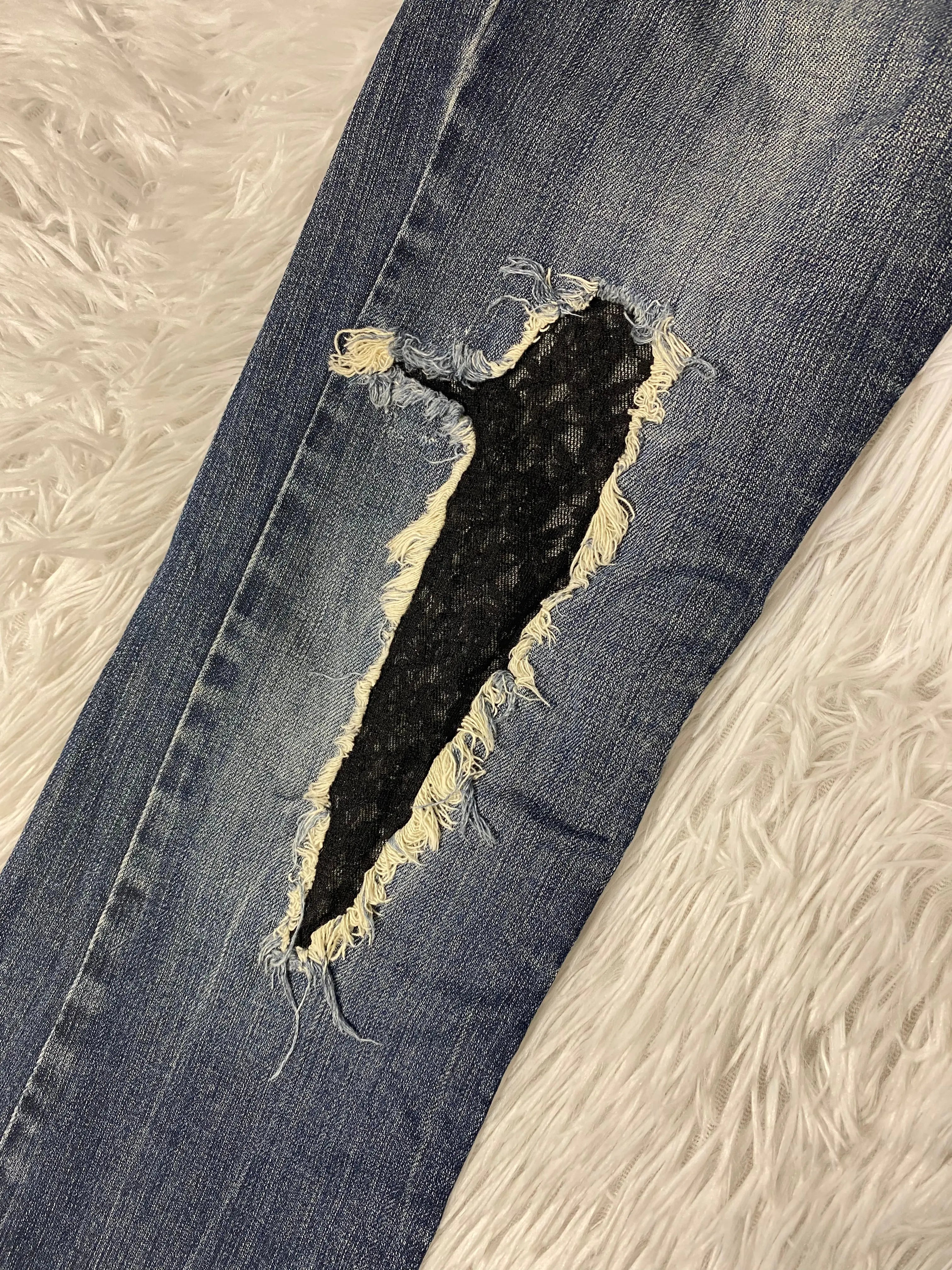 Embroidered Y2K Flared Denim Jeans (S) yv.vintage