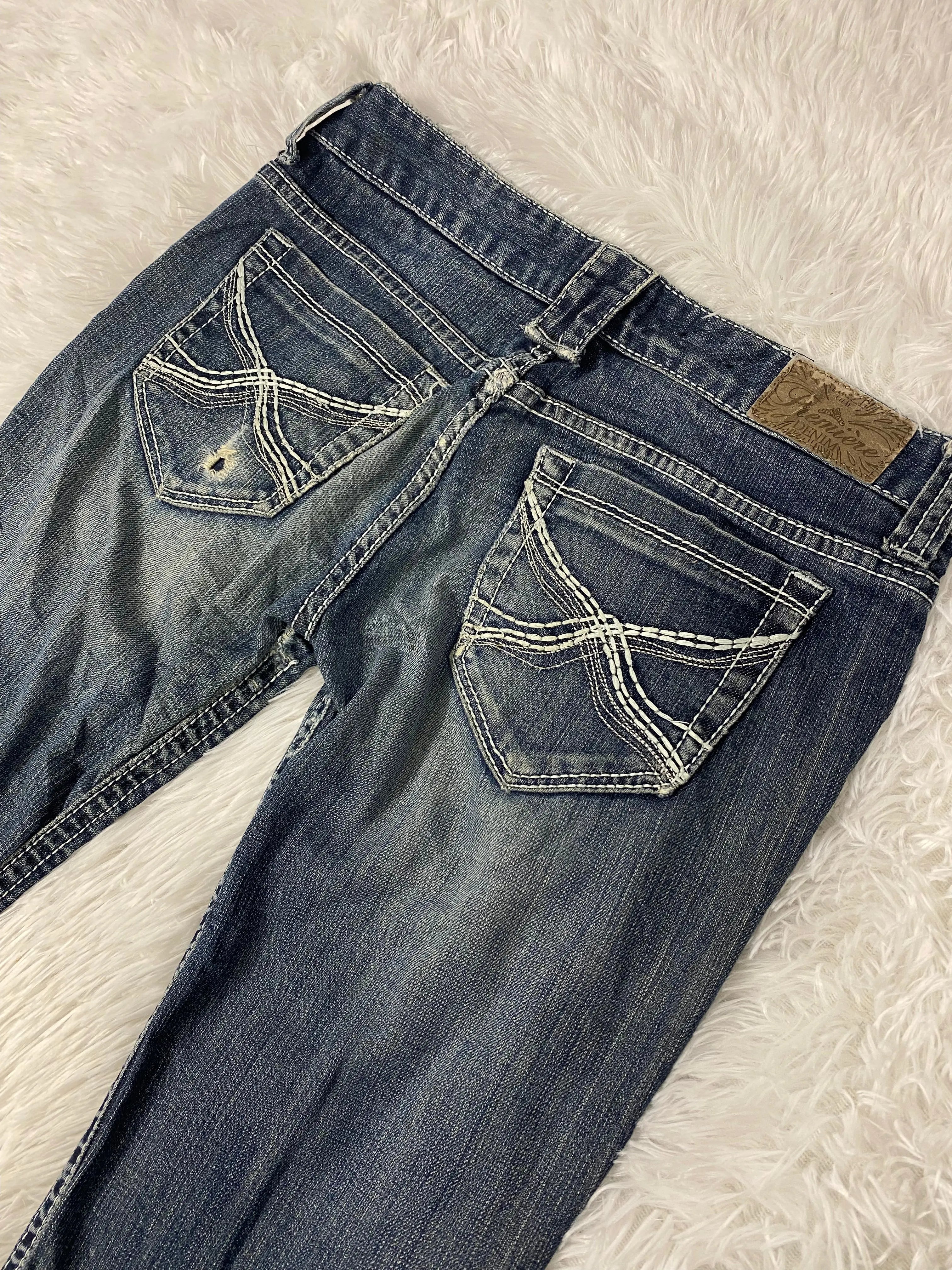 Embroidered Y2K Flared Denim Jeans (S) yv.vintage