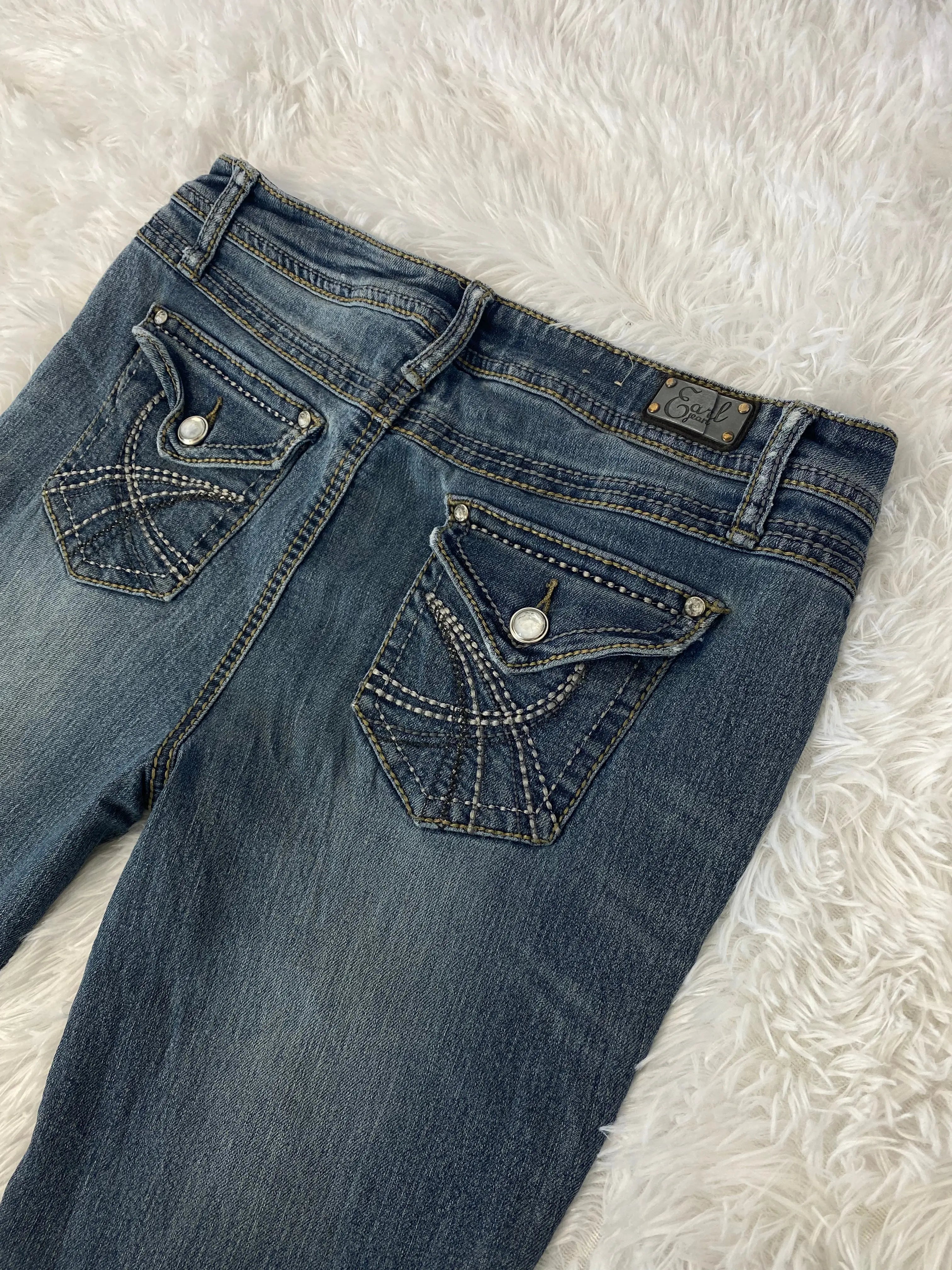 Embroidered Y2K Flared Denim Jeans (S) yv.vintage