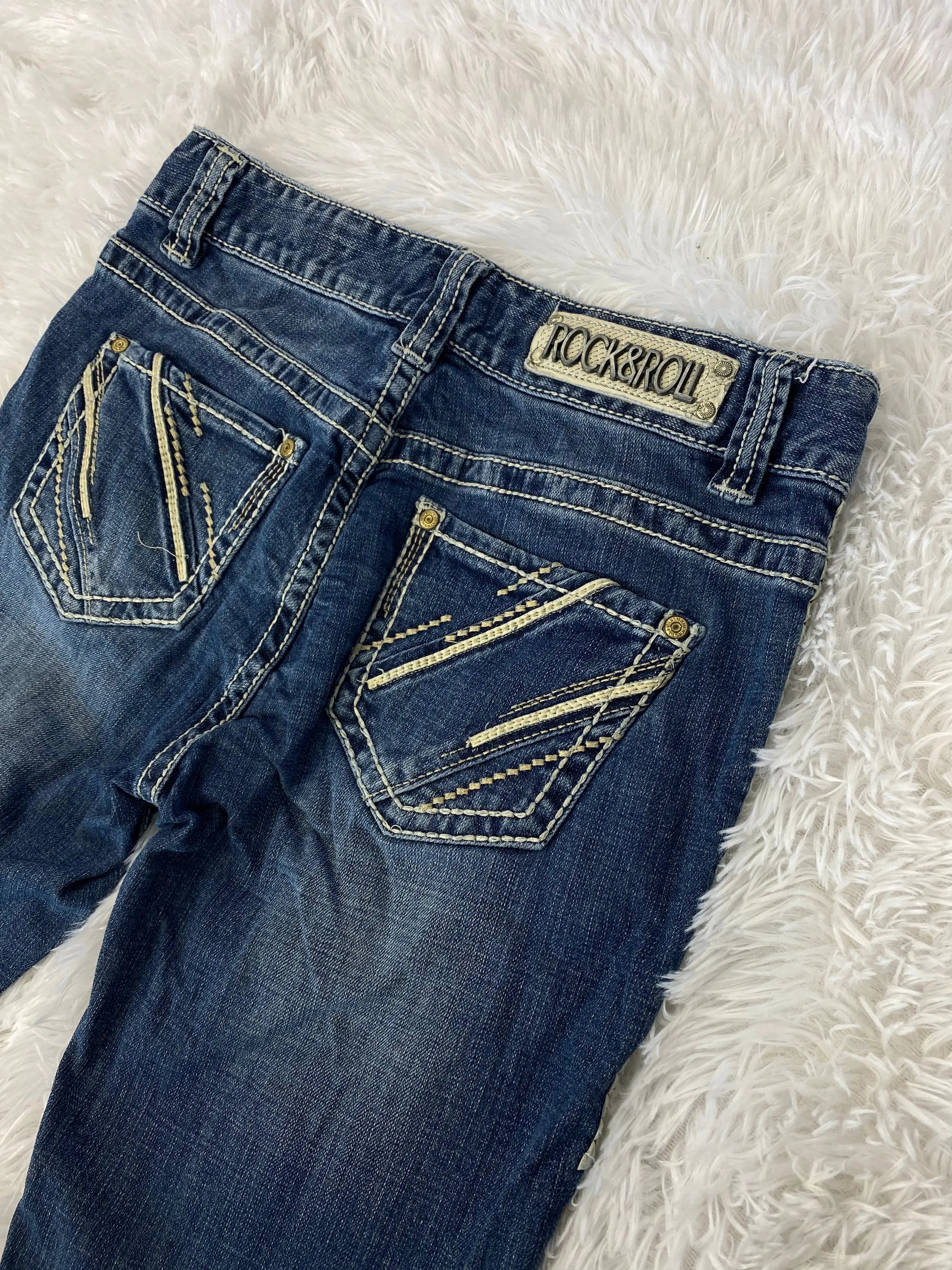 Embroidered Y2K Flared Denim Jeans (S) yv.vintage