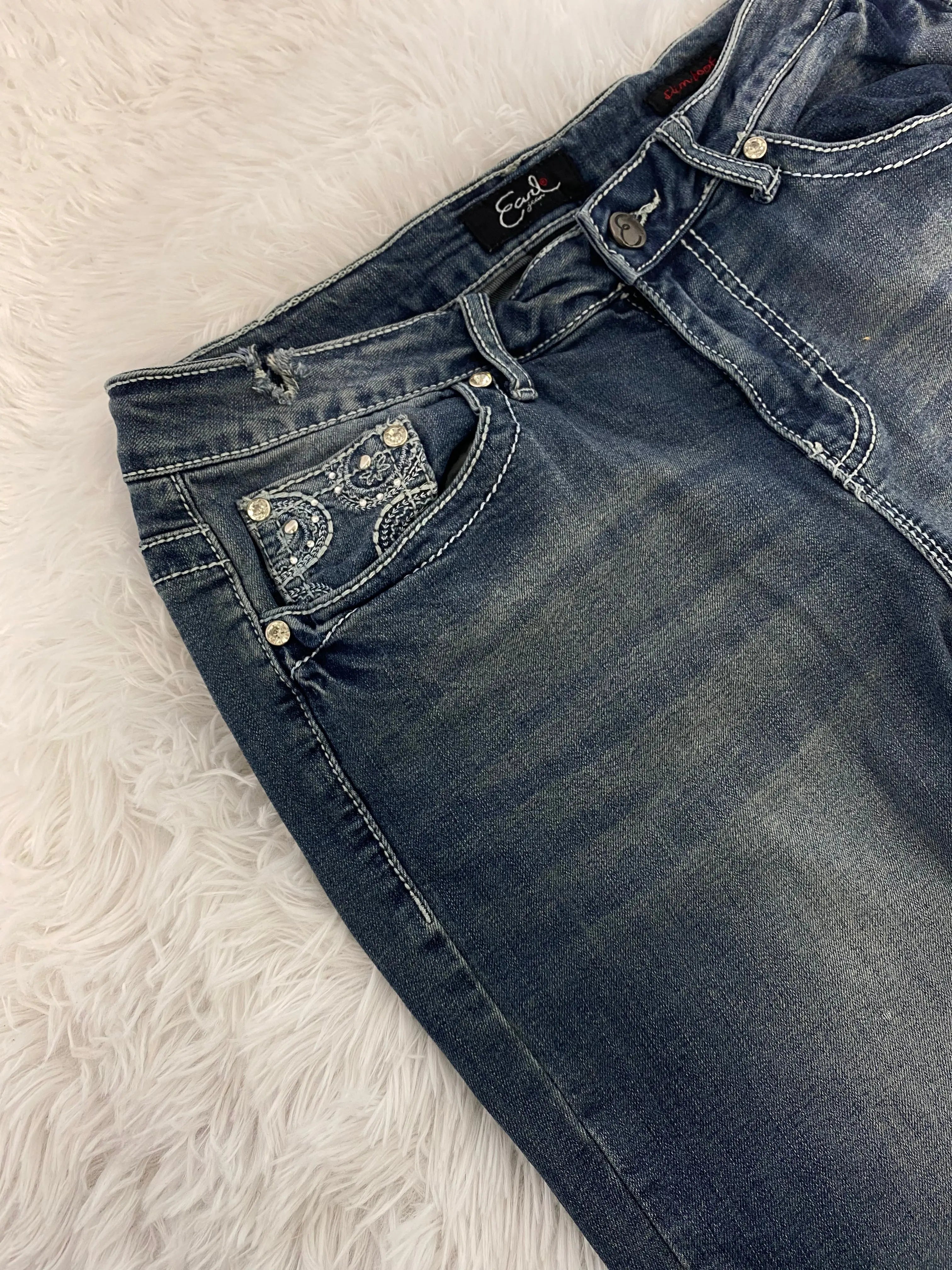 Embroidered Y2K Flared Denim Jeans (S) yv.vintage