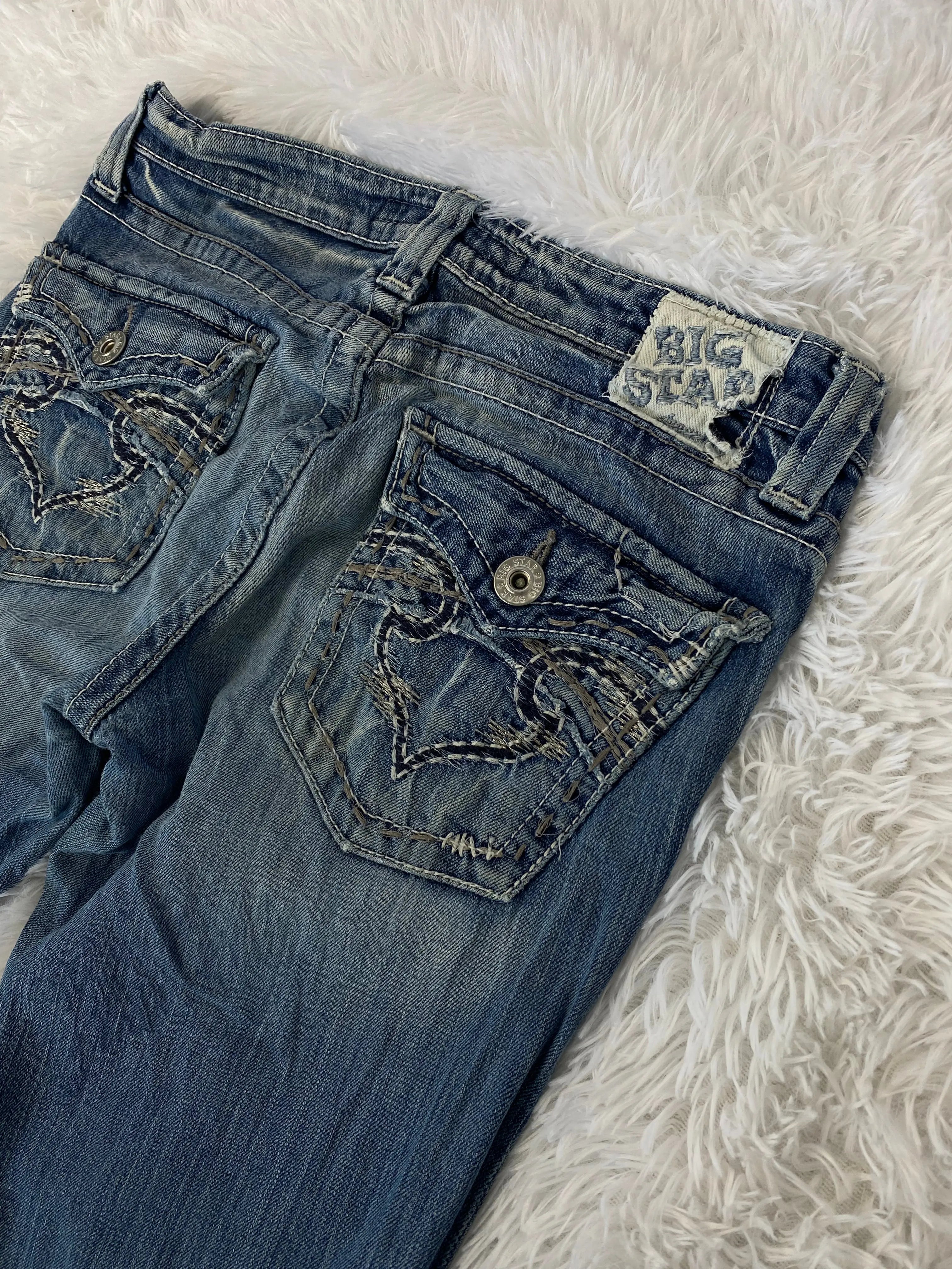 Embroidered Y2K Flared Denim Jeans (S) yv.vintage