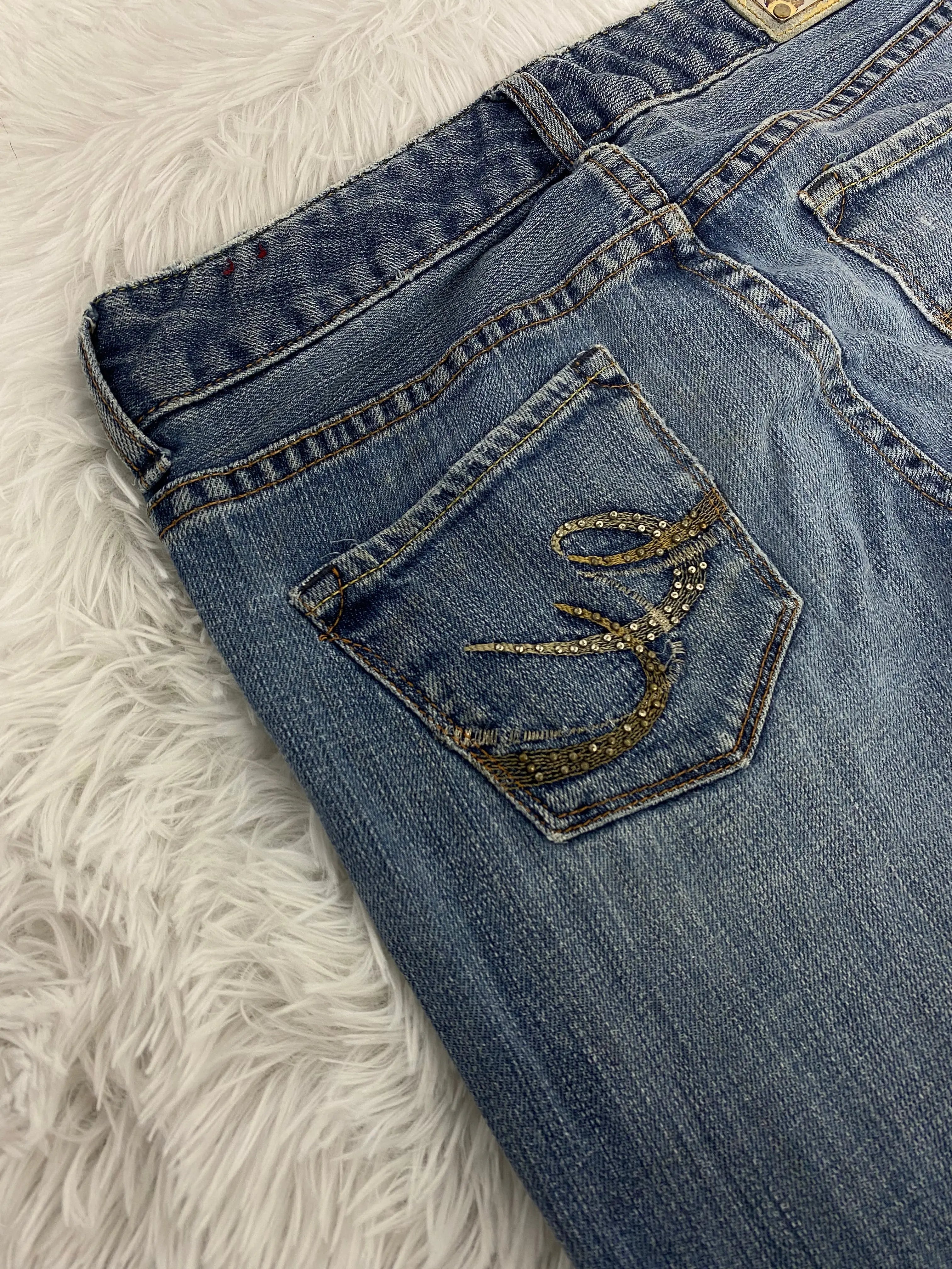 Embroidered Y2K Flared Denim Jeans (S) yv.vintage