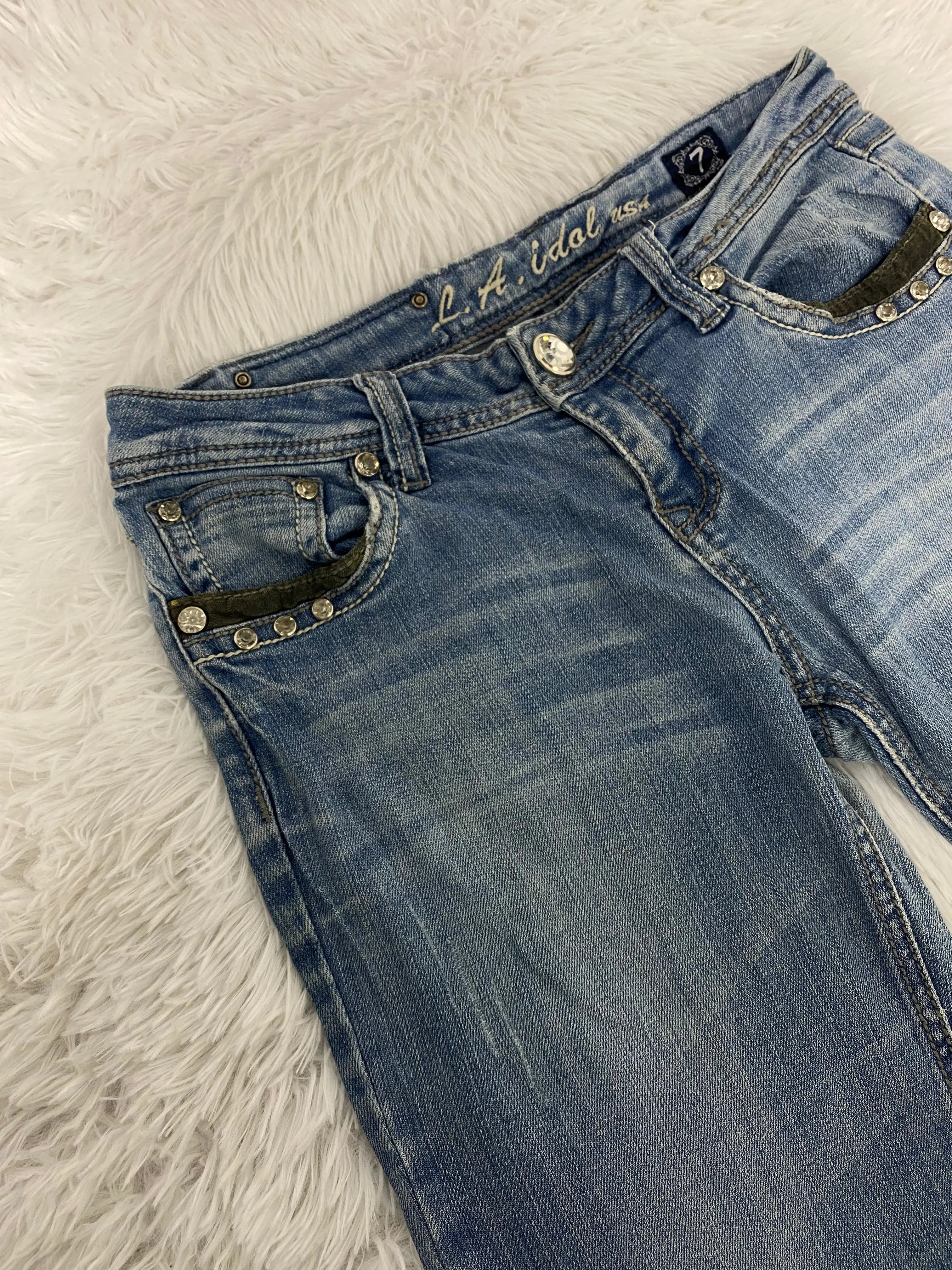 Embroidered Y2K Flared Denim Jeans (M) yv.vintage