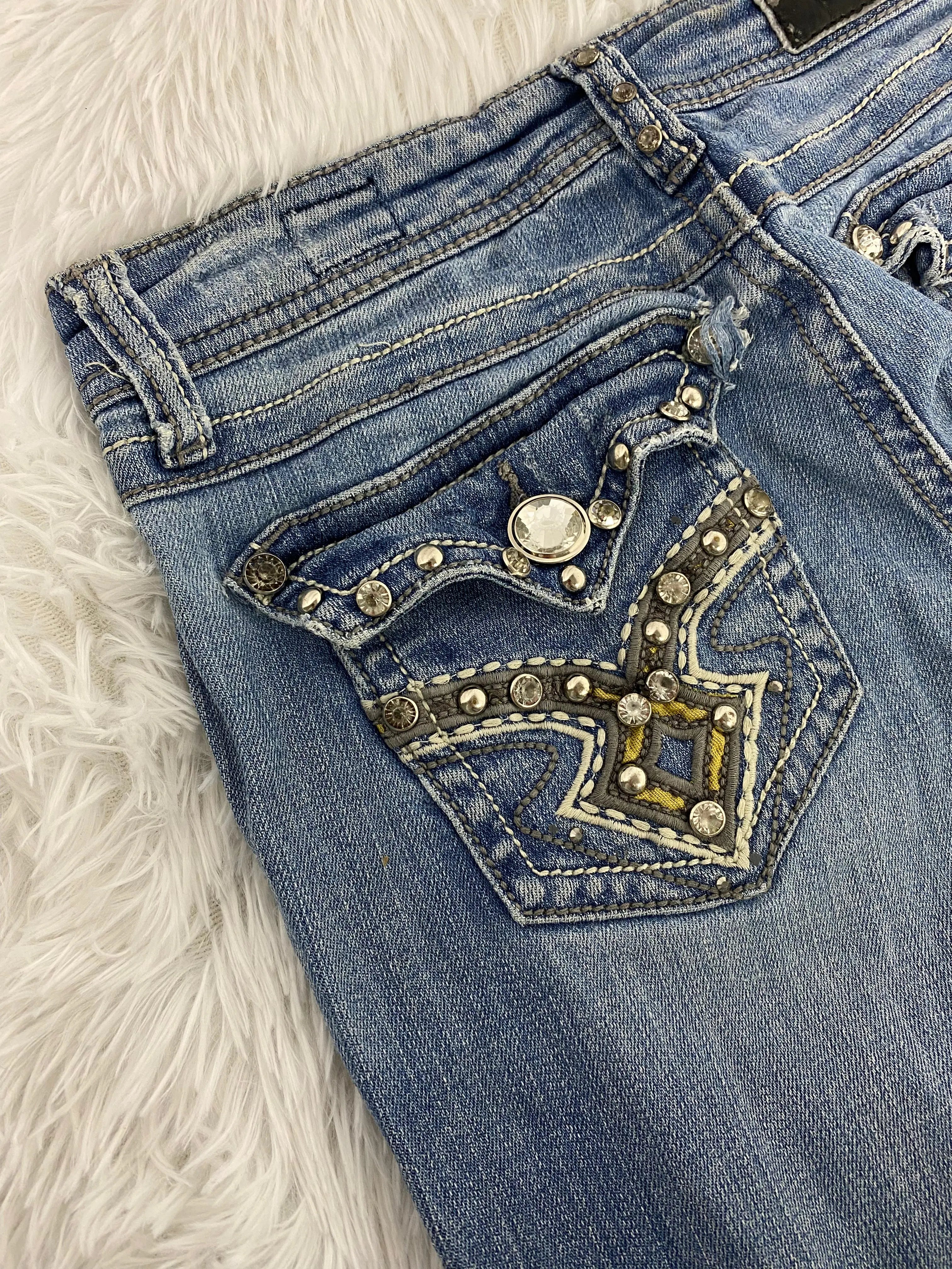 Embroidered Y2K Flared Denim Jeans (M) yv.vintage