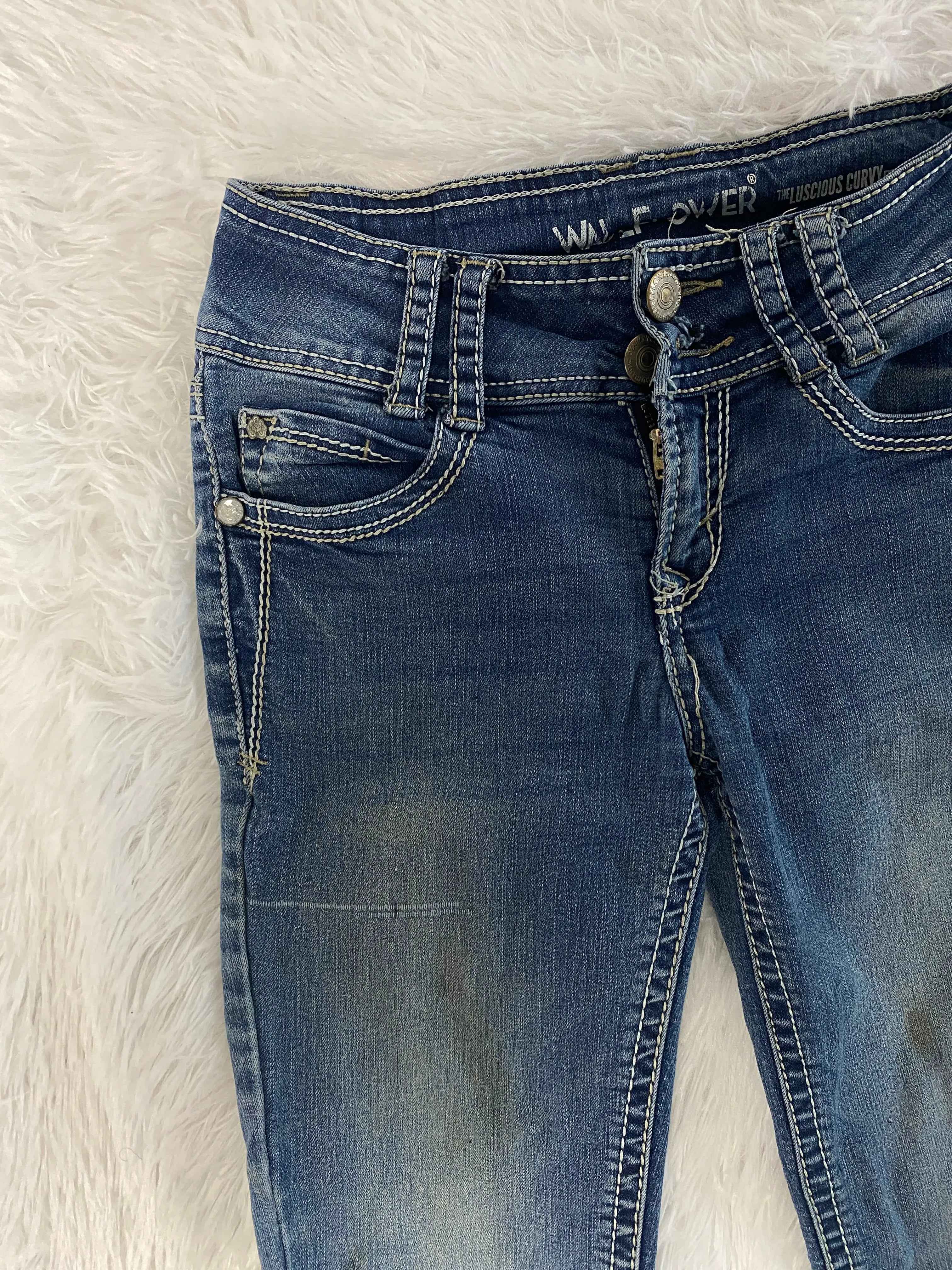 Wallflower Embroidered Y2K Flared Denim Jeans (Grösse-XXS)