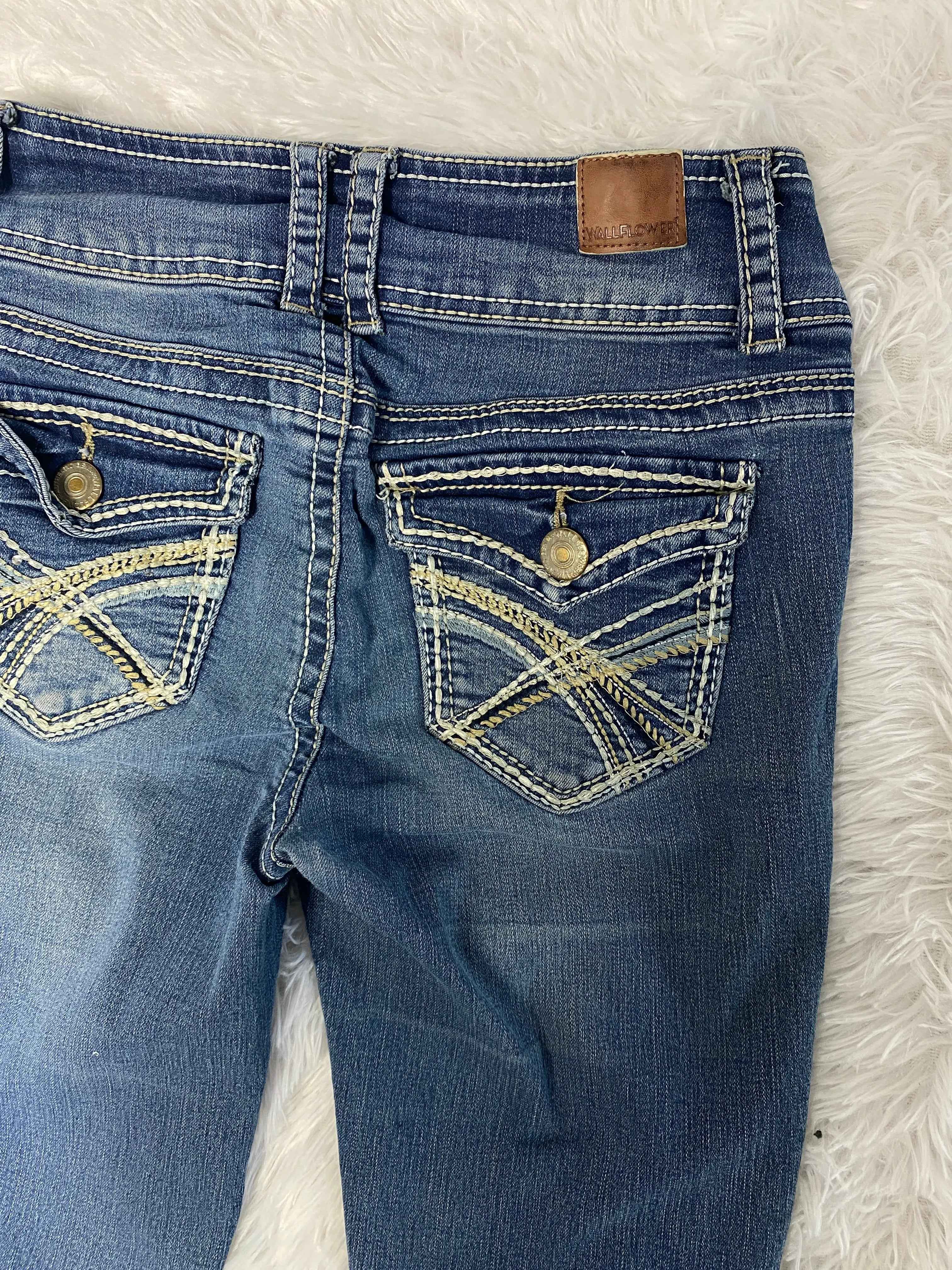 Wallflower Embroidered Y2K Flared Denim Jeans (Grösse-XXS)