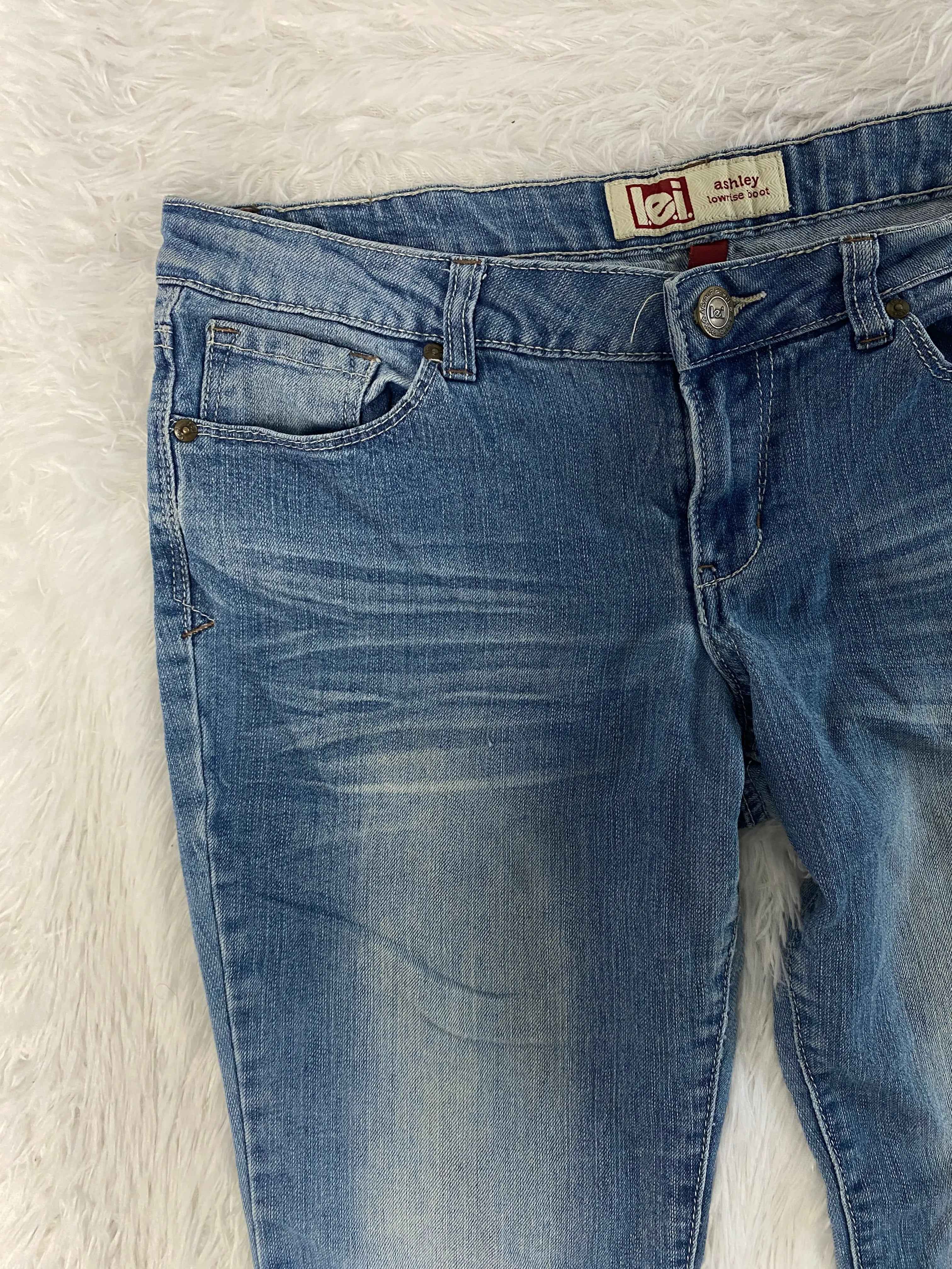 L.e.i Embroidered Y2K Flared Denim Jeans (Grösse-M)