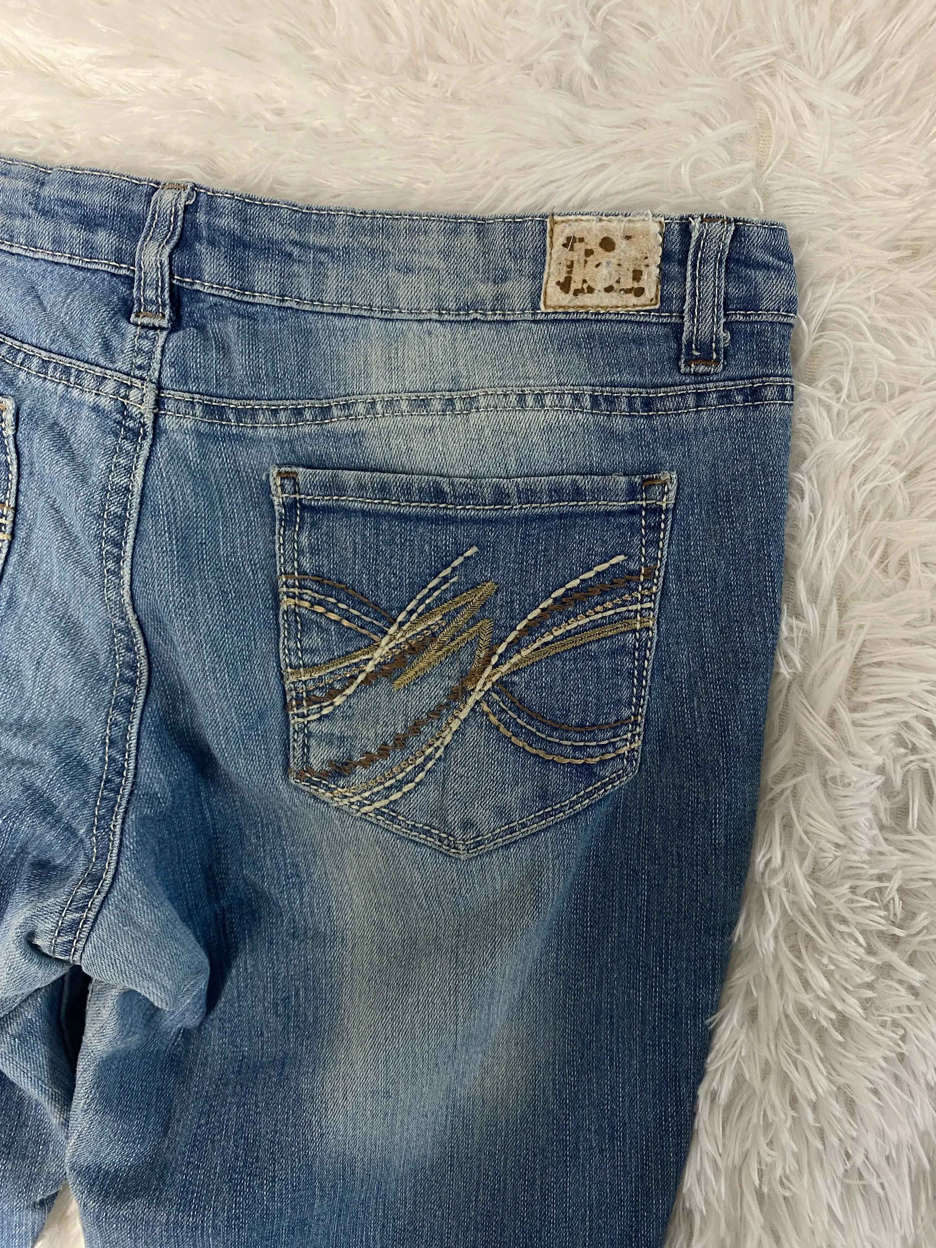 L.e.i Embroidered Y2K Flared Denim Jeans (Grösse-M)
