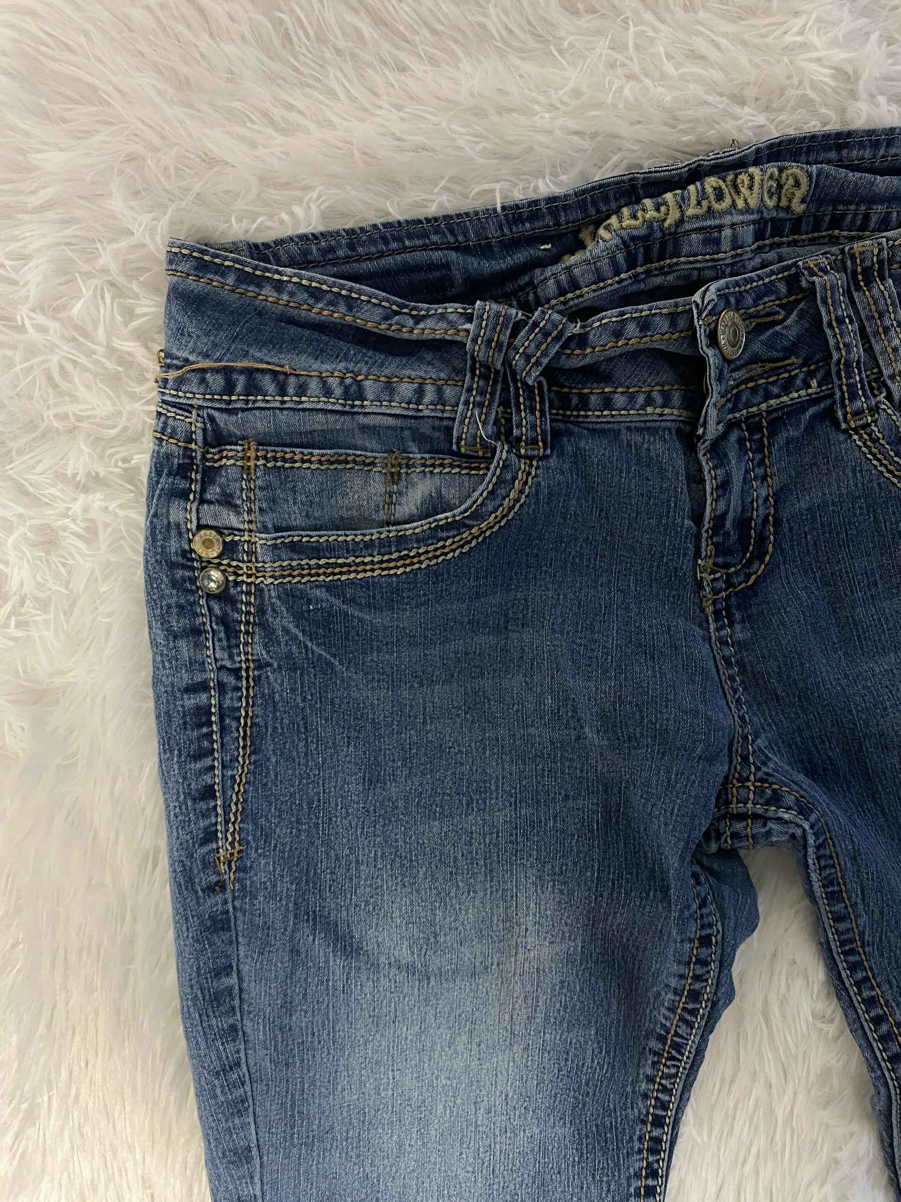 Wallflower Embroidered Y2K Flared Denim Jeans (Grösse-M)