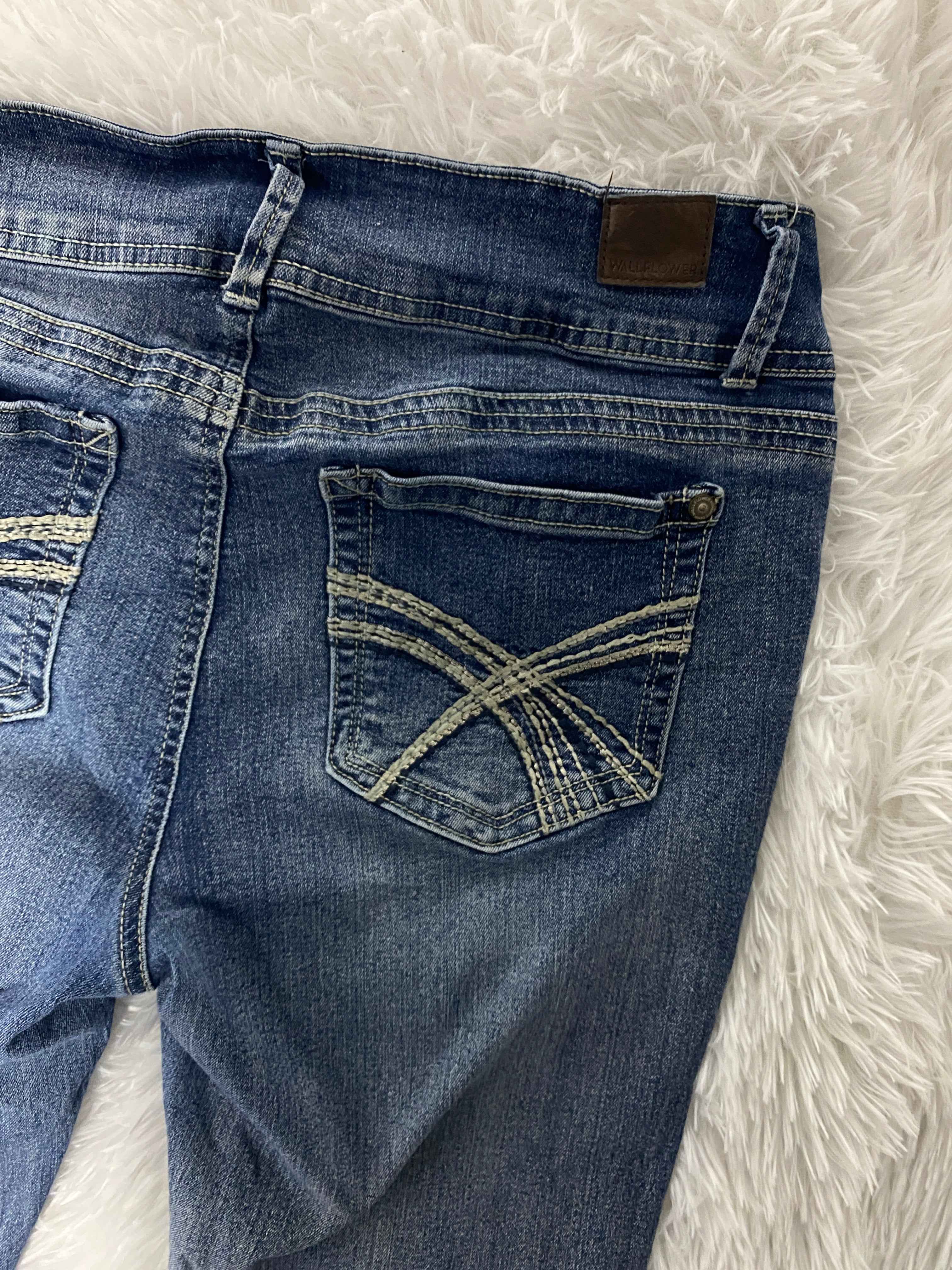 Wallflower Embroidered Y2K Flared Denim Jeans (Grösse-M)