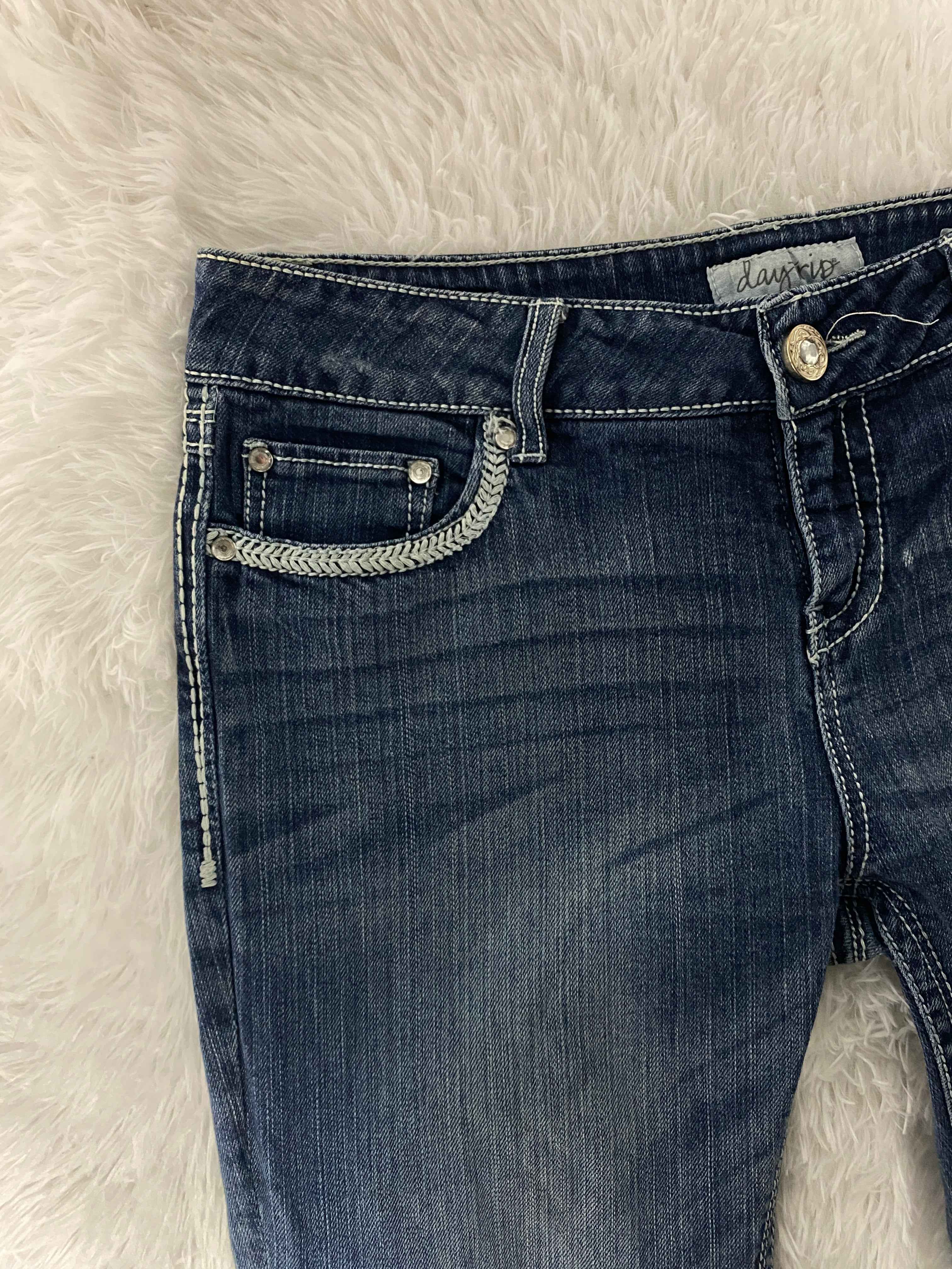 Daytrip Embroidered Y2K Flared Denim Jeans (Grösse-XL)