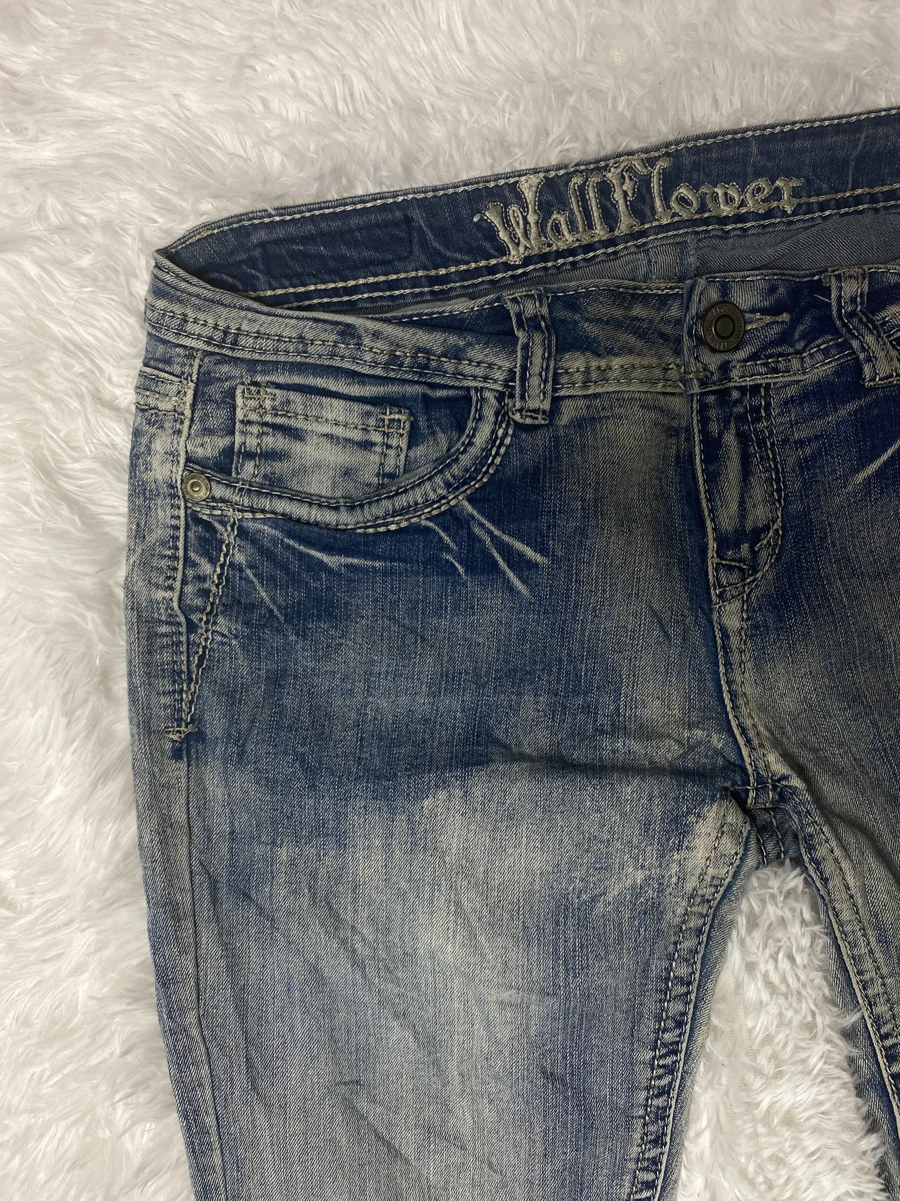Wallflower Embroidered Y2K Flared Denim Jeans (Grösse-M)
