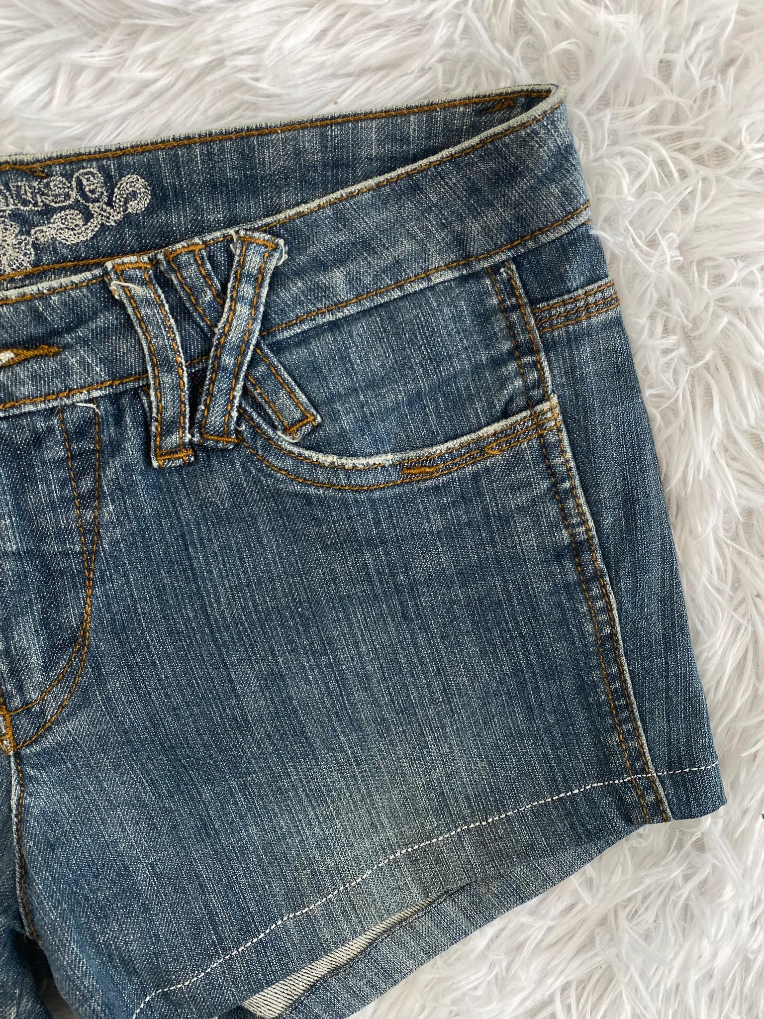 Dollhouse Vintage Jeans Größe M – Detailansicht 5