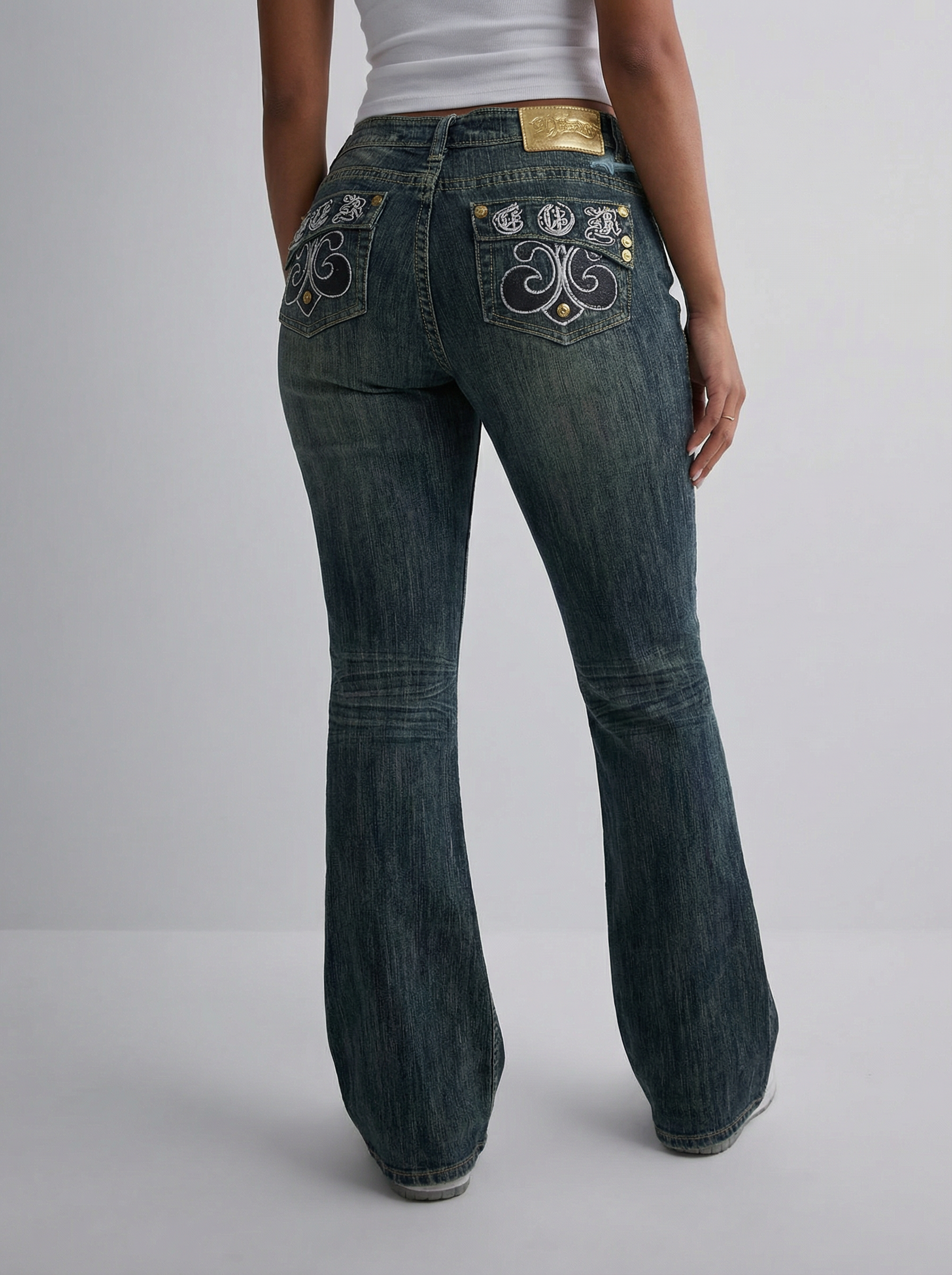 Embroidered Y2K Flared Denim Jeans (L) yv.vintage